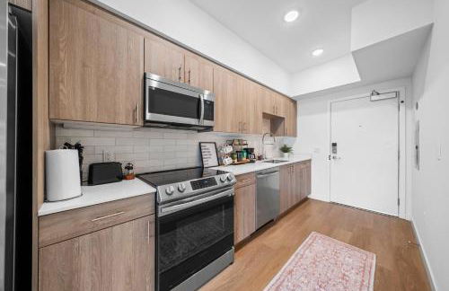 Stylish Top-Floor Gem with King Bed & City Ocean Views - Foto 9