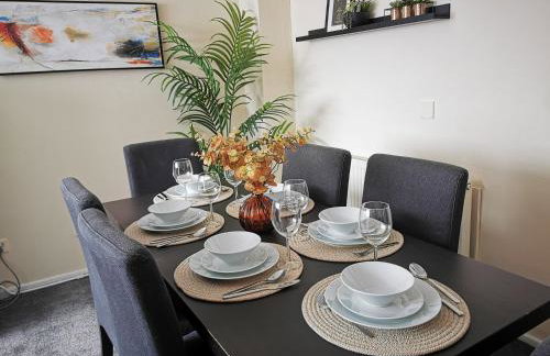 House - Sleeps up to 10 & Free Parking - Foto 25