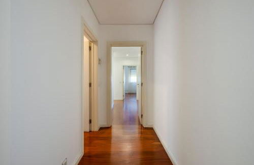 Skyview 2BR with Balcony and Garage - Foto 22