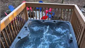 Cozy Cabin at Poconos With Hot Tub and Fire Pit - Foto 5