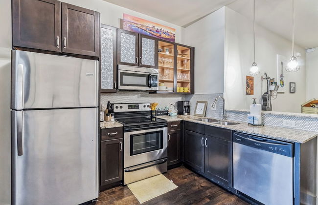 Dream Condo in Desirable West End! - Foto 8