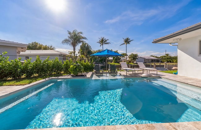 Luxury Waterfront Home Minutes from the Beach by RedAwning - Photo 24