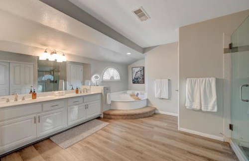 Gorgeous 6BR with Pool and Spa - Photo 28