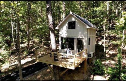 Lofted Romantic Tree House Immersed in Nature in Alabama - Foto 9