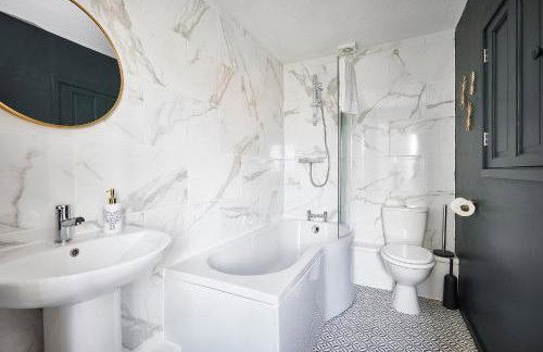 Charming 2 bed home, quiet village + free parking - Foto 9