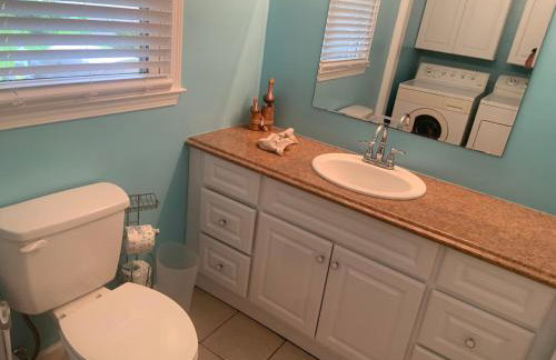 Cheerful two bedroom house 1.5 miles from beach. - Foto 9