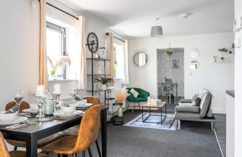 Modern 1-Bed Apartment with Parking near Heathrow - Photo 2