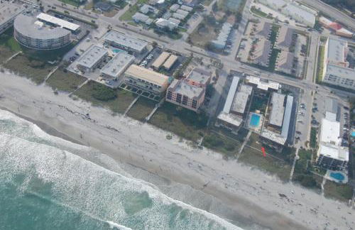 117 Cocoa Beach Club Direct Oceanfront Next to Pier, Dog Friendly! - Foto 29
