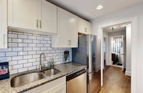 3 Mi to Dtwn Charlotte! Quiet Haven with Fenced Yard - Foto 9