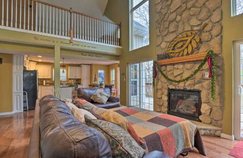 Hot Tub and Wooded Views Lakefront Blue Eye Cottage - Foto 6