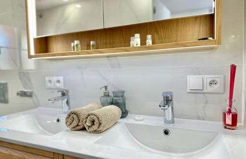 Sunset Apartment 6 - Photo 6