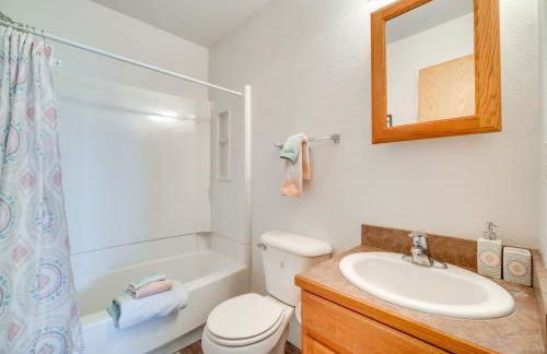 Bright Wyoming Retreat with Deck and Mountain Views! - Foto 15