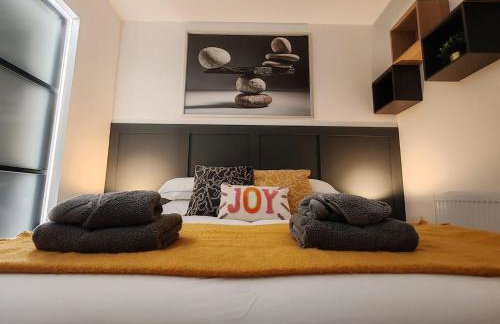 Brand New Apt - Beach Breeze Spacious 1-Bedroom Apartment with parking - sleeps 4 ppl- internet - Foto 56