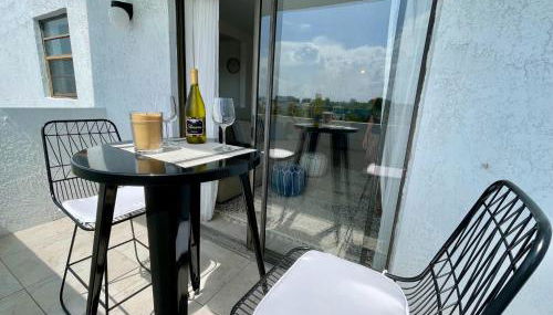 Large 1 bedroom apartment with free private parking - Foto 4