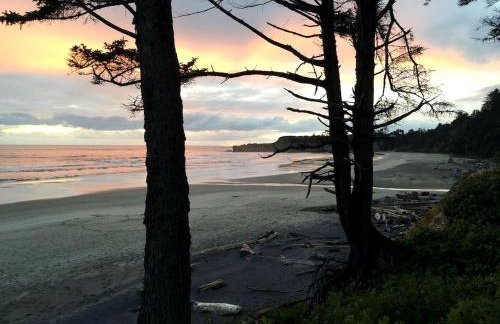 Charming A Frame Nestled Amidst Trees in Otter Rock, Oregon - Foto 20