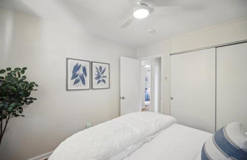 Comfy Coastal Getaway with Modern Comforts home - Foto 20