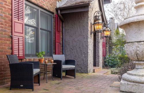 Historic Tudor Home, Heated Pool - Photo 41