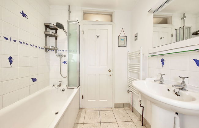 House - Sleeps 8 - Garden - Children's Play Area - Foto 19