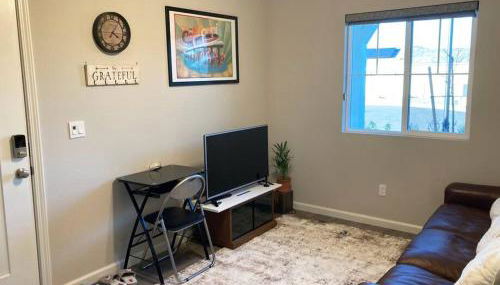 Country-Style Modern Living Suite w/Queen Bed - Foto 5