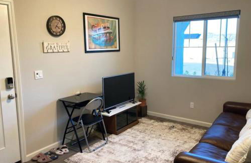 Country-Style Modern Living Suite w/Queen Bed - Foto 5