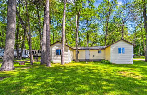 Stone Lake Cabin Grill and Access to Fishing! - Foto 16