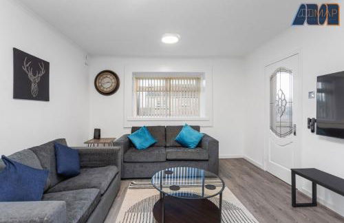 Modern 3 Bed Home in Bathgate with Garden - Photo 2