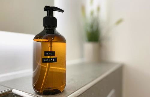 Snug Stays 2 - Design Studio am See mit Terrasse, Garten, 40m vom See - Foto 22