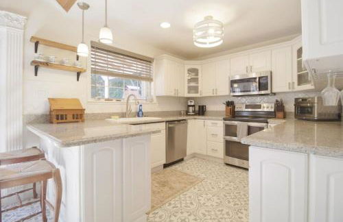 NEW Hugh St Hideaway with Pool - Photo 9