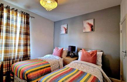 Stunning, clean, free parking home, ideal long stays - Foto 55