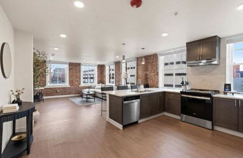 Luxury w King Beds, Pool Table, Central Downtown! - Foto 12