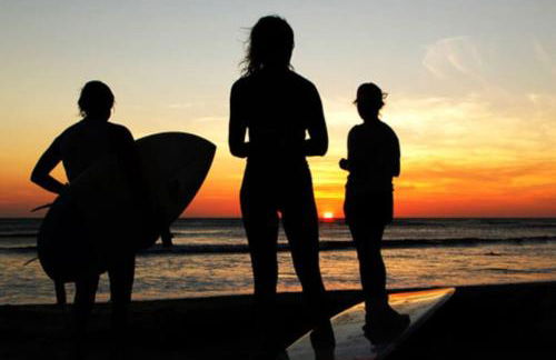 Cliffside 3 Bedroom House with Sea Views - Photo 18