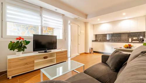 Acogedor apartamento en el centro con muchas comodidades - Photo 2