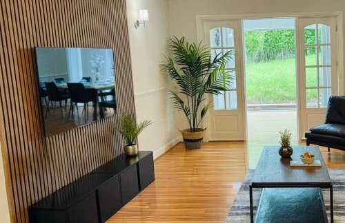 Luxury 5-bed Bungalow, Hot Tub, Games & Gated Parking - Foto 12