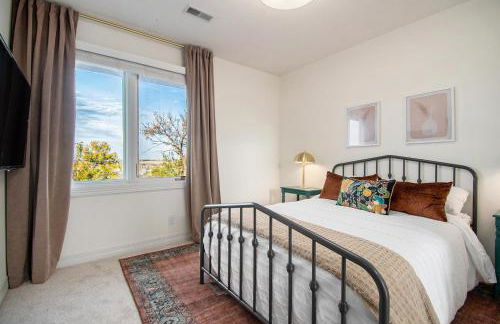 Stunning 5BR Villa Large Hot Tub & Scenic Yard - Foto 38