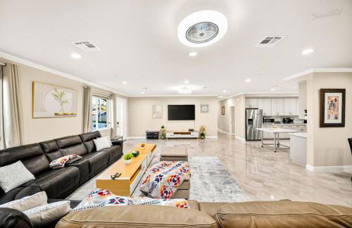 Spacious 6BR Stay with Parking and Near DTLA - Foto 53