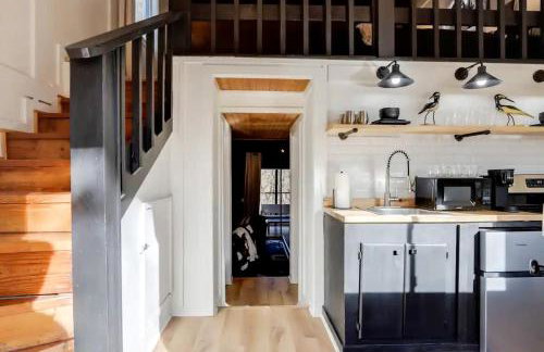 Peaceful Woodland Cabin with Screened Porch & Arcade Near Siloam Springs City Lake, Gentry, AR - Foto 3