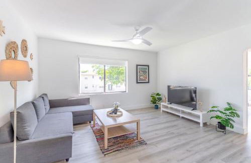 Renovated Apts with Kitchen, Fast WiFi, Smart TV, Roku & Pool Onsite 4 mi to Surfside Beach - Foto 61