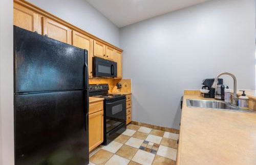 Snowshoe Village Ski-in - Ski-out Condo w Hot Tub - Foto 32