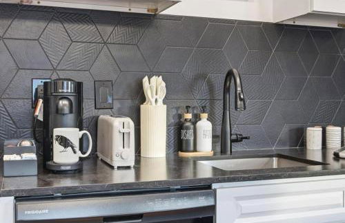 The Raven - 2nd Floor South Wing - Photo 37