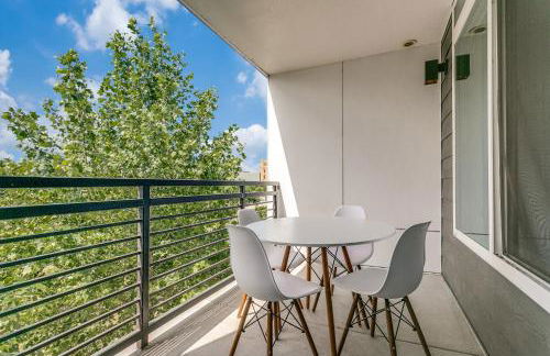 Stylish Condo facing Riverwalk with Free Parking Pet Friendly Centrally Located on the Riverwalk - Foto 9