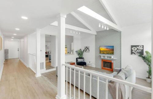 Oakland Oasis 4BDHeated PoolSpa5min to beach - Photo 7