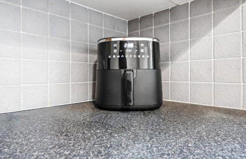 Comfortable 4 Bed Home - Free Parking & Fast WiFi - Foto 47