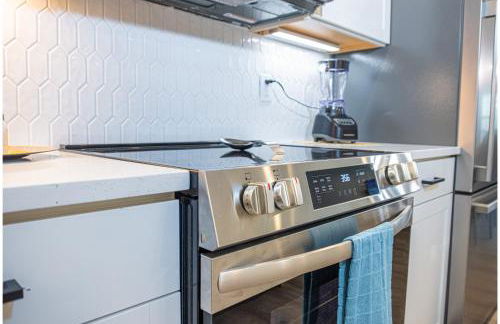 Spacious Delightful 4 BR/ 3 BA Close to Downtown - Foto 68