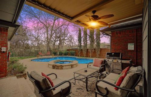 DFW Getaway - 4 Bedrooms Pool Oasis Media Room - Photo 38