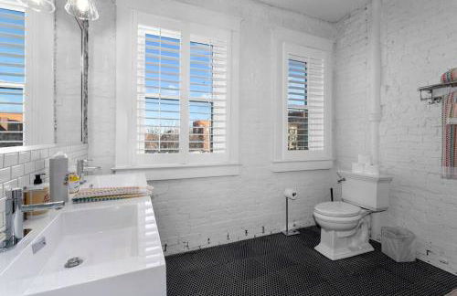 3 Bedroom Penthouse Downtown Close to Everything - Photo 28