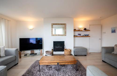 Spacious Coastal Retreat with Sea Views - Foto 10