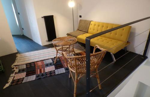 Elegant Traditional Home Steps from the Lake, with Garden and Panoramic Terrace - Photo 34