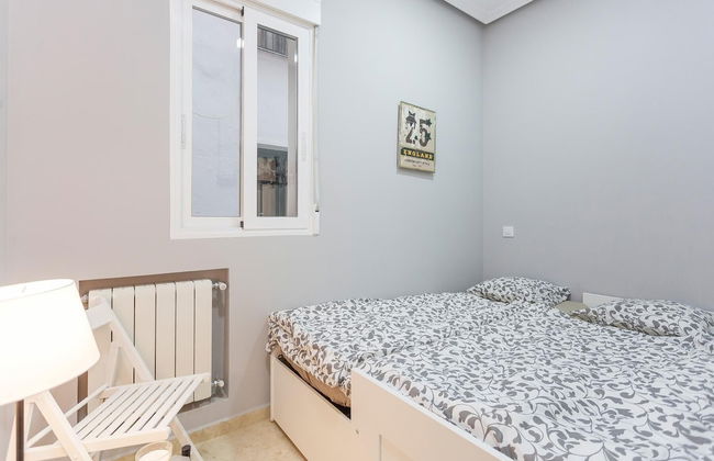 Charming Apt. Historic District - Sol - Photo 7