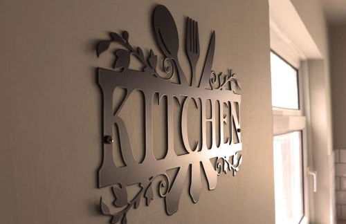 4 Bed - Parking - Near M4 - Ideal for Workers - Foto 13