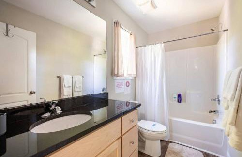 Modern 3Bedroom Duplex with Kitchen, WiFi and Free Parking Kannapolis - Photo 37